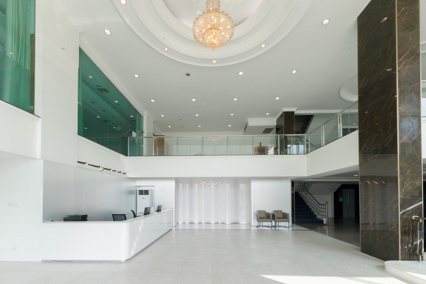 Reception & Lobby