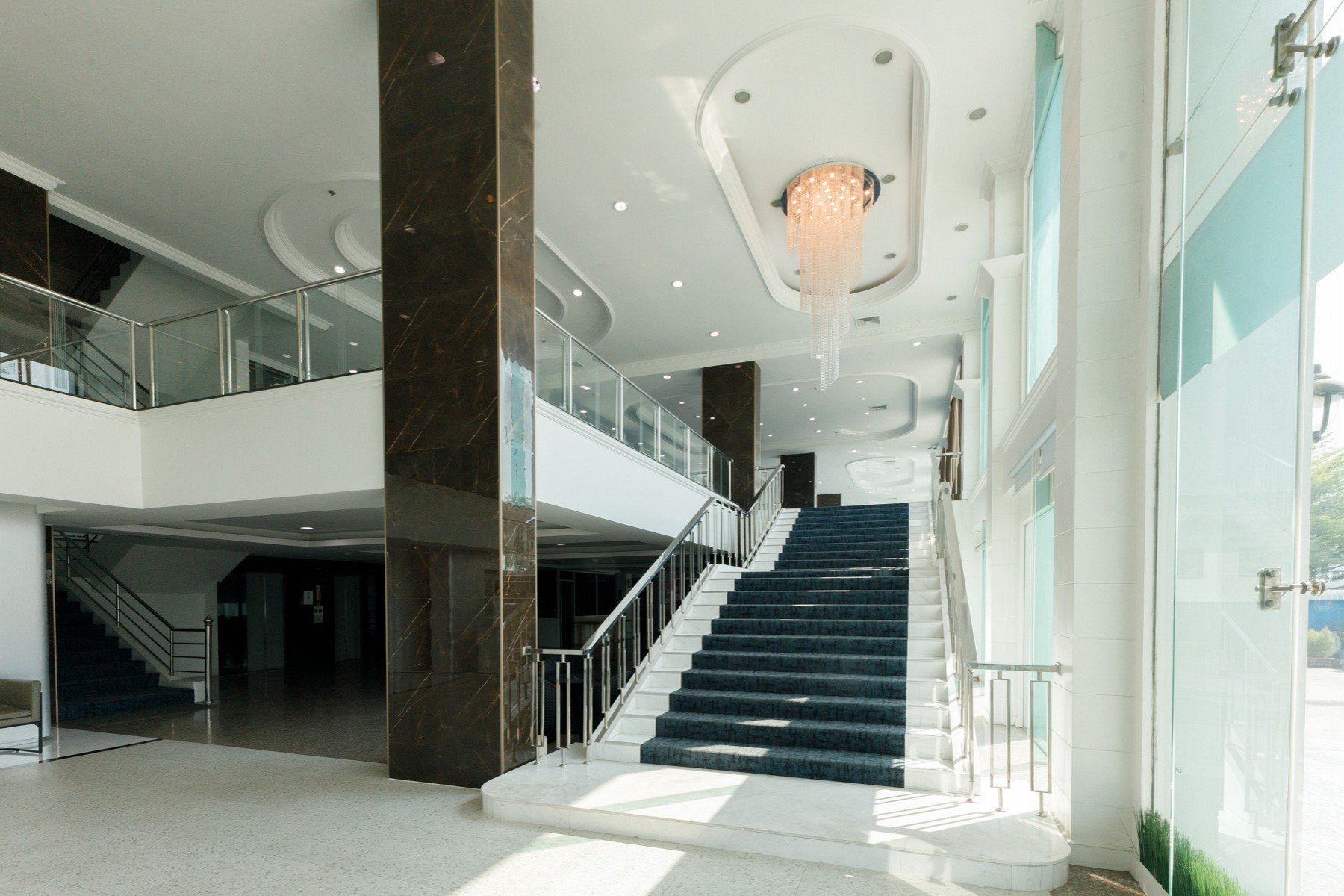 Reception & Lobby