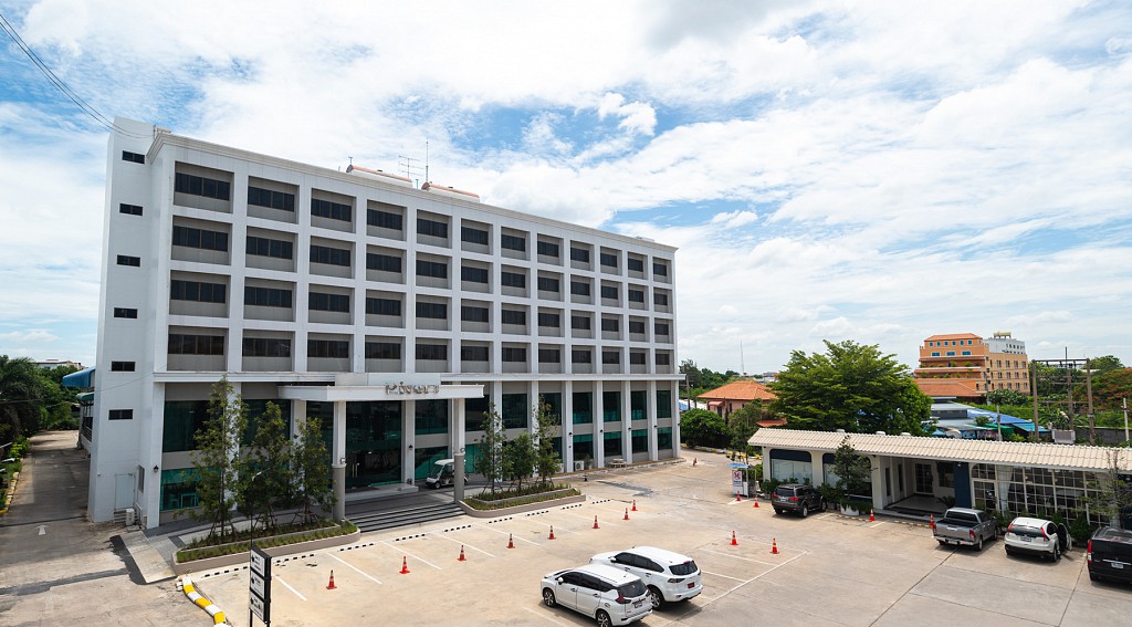 Exterior & Building