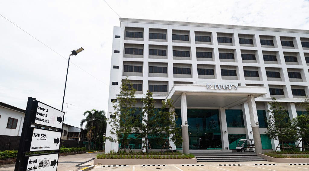 Exterior & Building