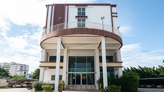 Exterior & Building