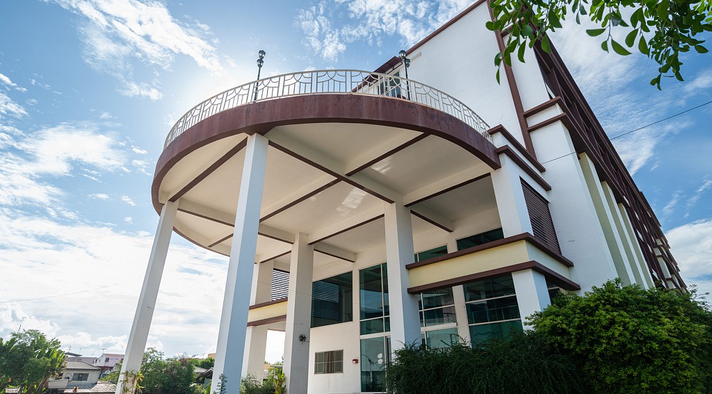 Exterior & Building