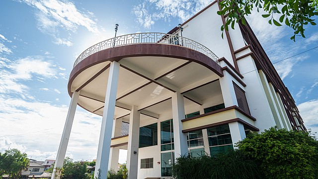 Exterior & Building
